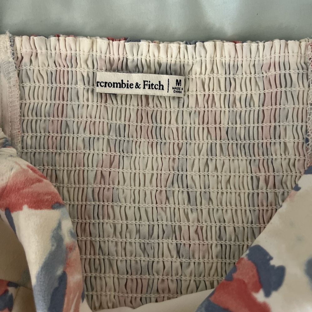 Abercrombie & Fitch Cream Floral Crop Top with Pink & Blue Brushstrokes - Picture 3 of 5